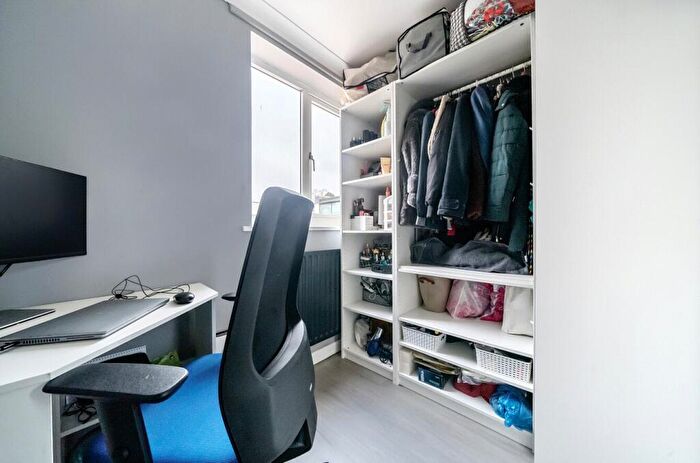 3 Bedroom Detached House For Sale In Bridge Road, Bagshot, Surrey, GU19