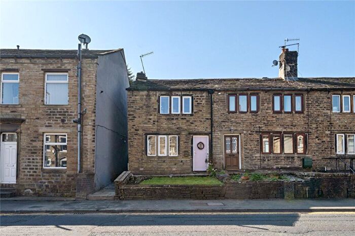 3 Bedroom End Of Terrace House For Sale In Manchester Road, Linthwaite, Huddersfield, West Yorkshire, HD7