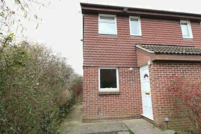 2 Bedroom Semi-Detached House To Rent In Pemberton Gardens, Calcot, RG31