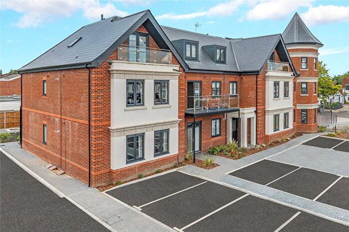 1 Bedroom Flat For Sale In New Haw, Addlestone, Surrey, KT15
