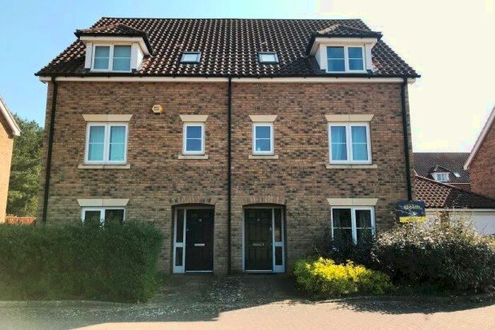 4 Bedroom Town House To Rent In Cypress Close, Bury St. Edmunds, IP28
