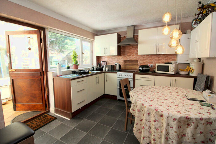 2 Bedroom Semi-Detached Bungalow For Sale In Plaxton Bridge Road, Woodmansey, HU17