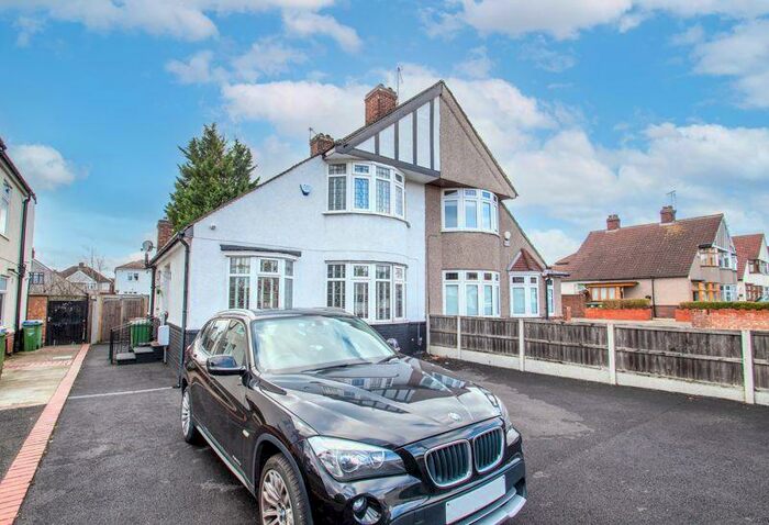 3 Bedroom Semi-Detached House To Rent In Bellegrove Road, Welling, DA16