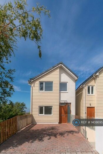 4 Bedroom Detached House To Rent In Bevendean Road, Brighton, BN2