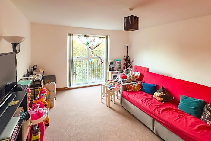 2 Bedroom Flat To Rent In Galleries Court, Kenway, Southend-on-Sea, SS2