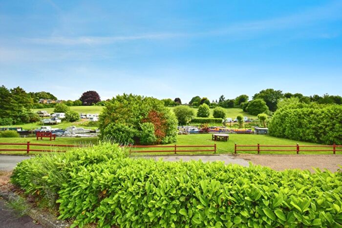 2 Bedroom Detached House For Sale In Riverside Park, Farleigh Bridge, East Farleigh, Maidstone, ME16