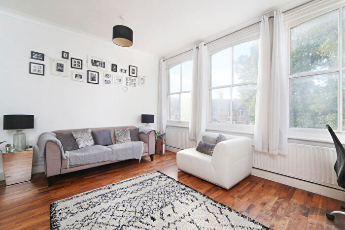 2 Bedroom Apartment To Rent In Monument Hill, Weybridge, KT13