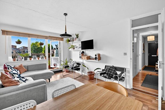 3 Bedroom Flat For Sale In Staveley Close, Peckham, London, SE15