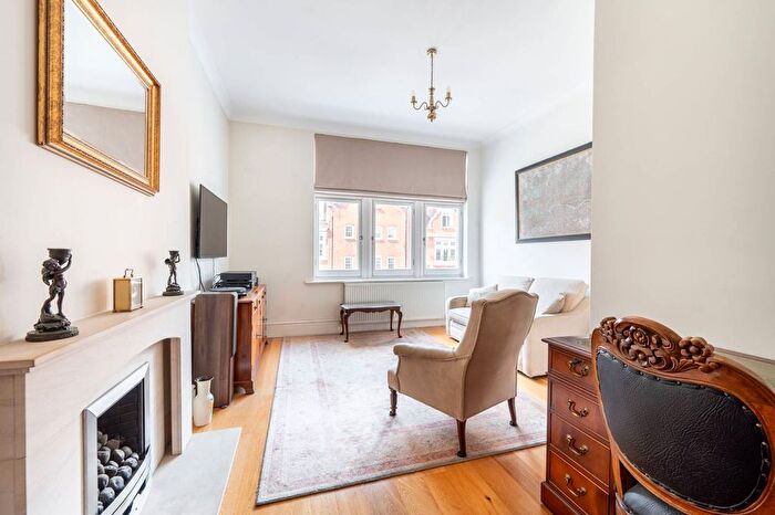 2 Bedroom Flat For Sale In Palace Court, Bayswater, London, W2