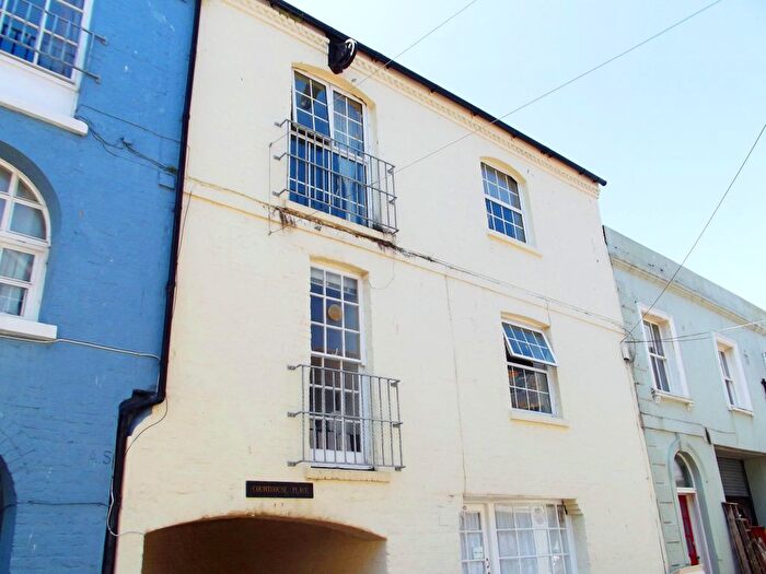 2 Bedroom Flat To Rent In Courthouse Street, Hastings, TN34