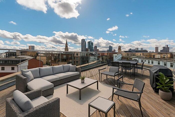 3 Bedroom Flat To Rent In Kingsland Road, Shoreditch, London, E2