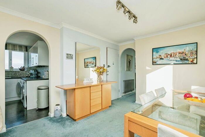 2 Bedroom Flat For Sale In Clifford Road, Bexhill-On-Sea, TN40