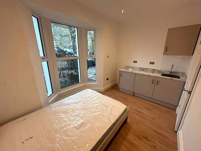 Studio To Rent In Garratt Lane, London, SW17