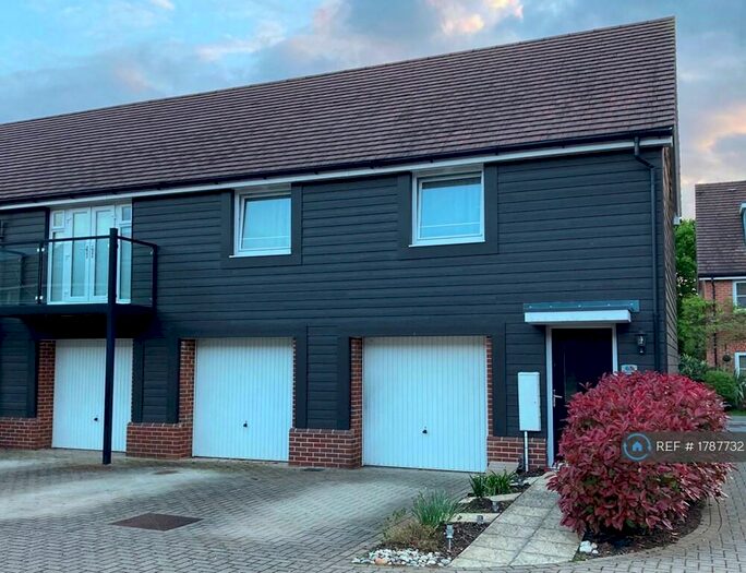 2 Bedroom Semi-Detached House To Rent In Church Crookham, Church Crookham, GU52