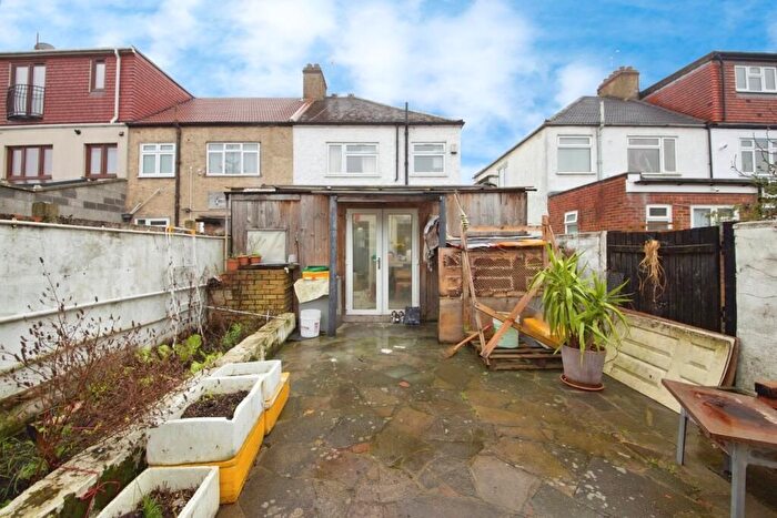 3 Bedroom End Terrace House For Sale In Yorkshire Gardens, Edmonton, N18