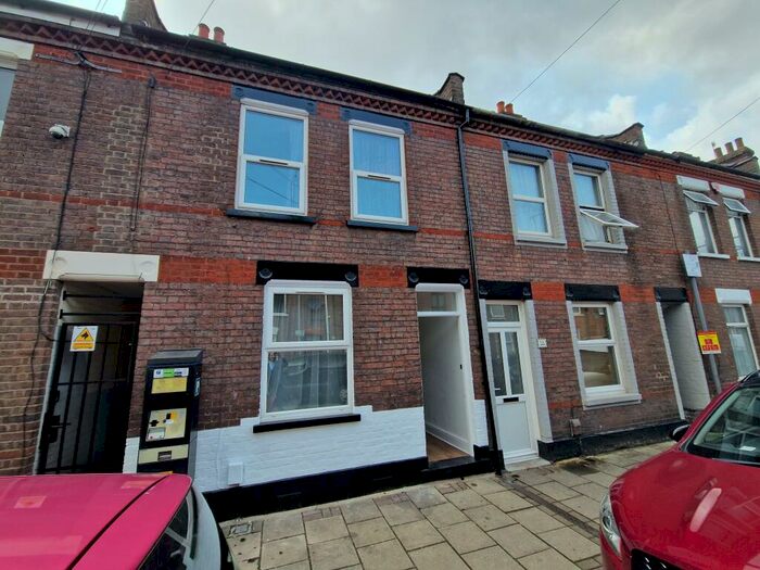 3 Bedroom House To Rent In Frederick Street, Luton, LU2