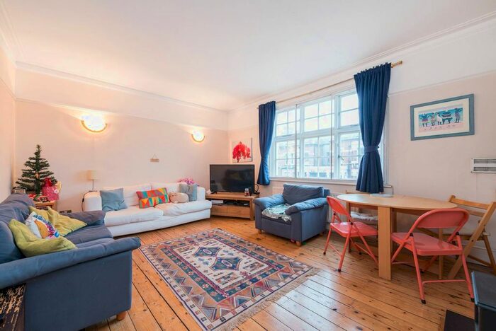 2 Bedroom Maisonette To Rent In Fulham Road, Parsons Green, London, SW6