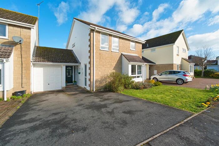 4 Bedroom Link Detached House For Sale In Broom Farm Close, Nailsea, BS48