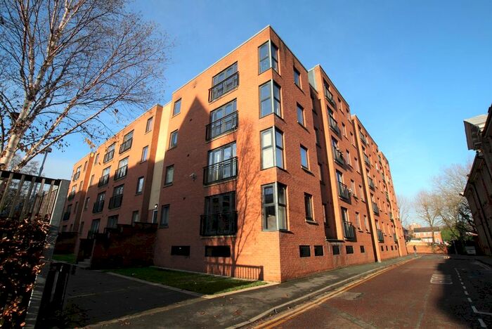 2 Bedroom Flat To Rent In Central Court, Salford, M3