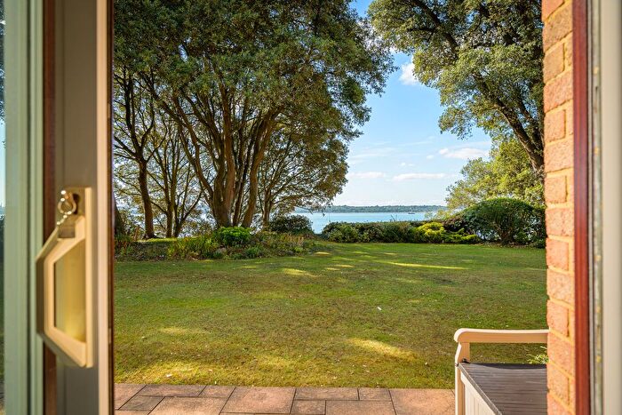 2 Bedroom Flat For Sale In Victoria Road, Southampton, SO31