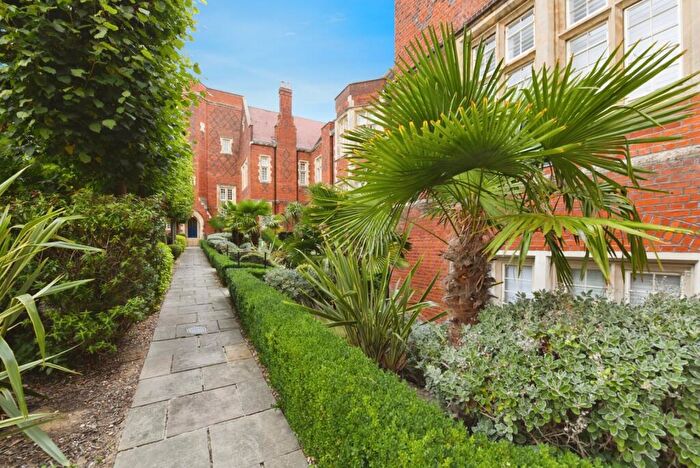 2 Bedroom Flat For Sale In The Galleries, Warley, Brentwood, Essex, CM14