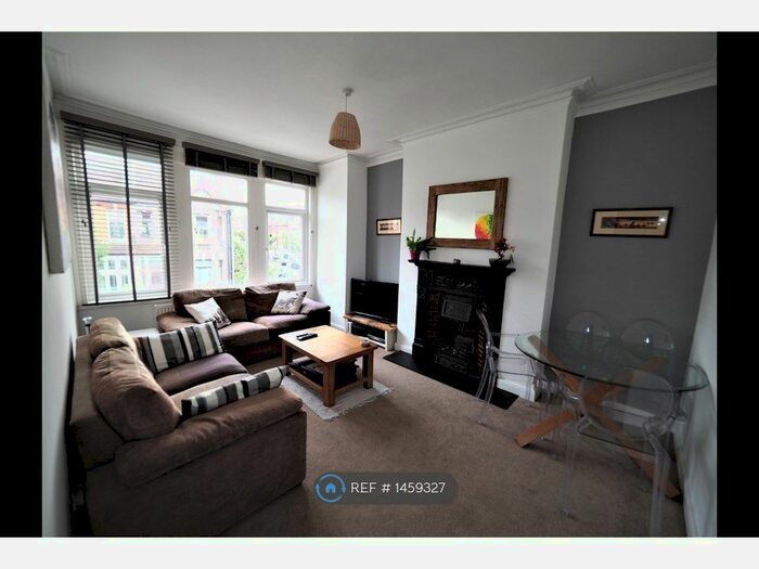 2 Bedroom Flat To Rent In Replingham Road, London, SW18