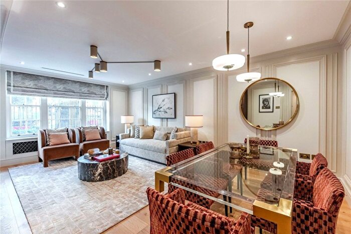2 Bedroom Flat To Rent In Upper Grosvenor Street, Mayfair, London, W1K
