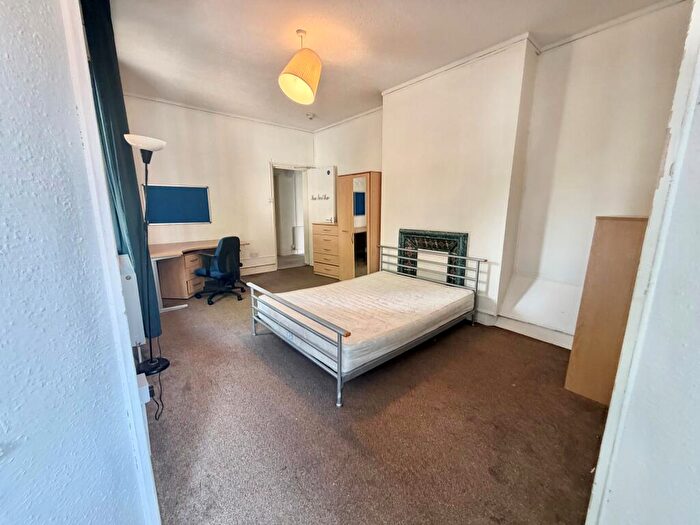 1 Bedroom Flat To Rent In Forest Road West, Nottingham, NG7