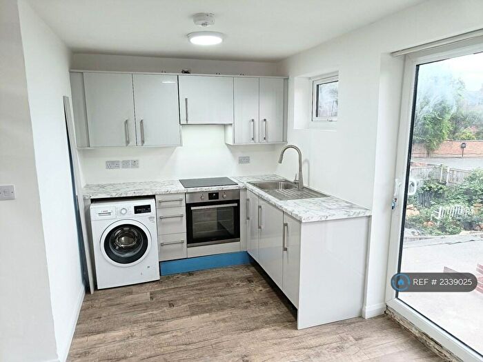 2 Bedroom Maisonette To Rent In Knighton Road, Leicester, LE2