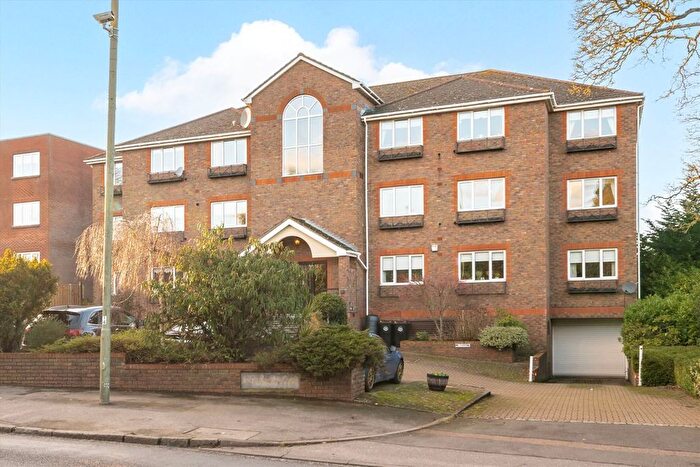 2 Bedroom Flat For Sale In Oatlands Drive, Weybridge, KT13