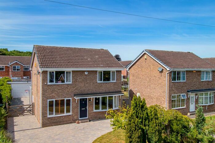 4 Bedroom Detached House For Sale In Finch Avenue, Sandal, Wakefield, WF2