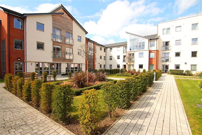 2 Bedroom Apartment For Sale In Kings Place, Fleet, GU51