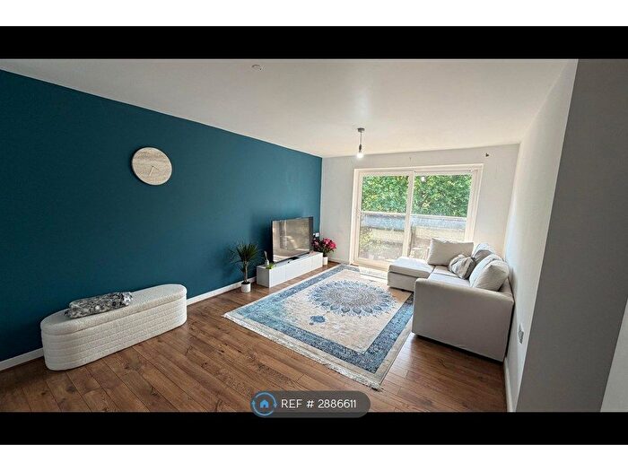 2 Bedroom Flat To Rent In Eccles, Manchester, M30