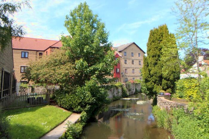 2 Bedroom Flat For Sale In Potter Hill, Pickering, YO18