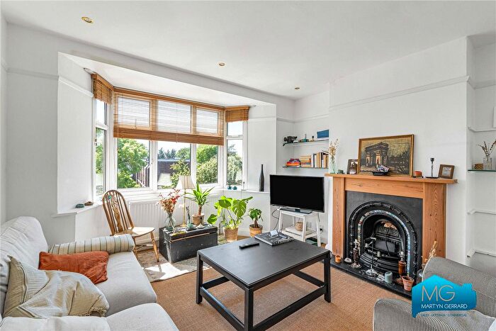 2 Bedroom Flat To Rent In East End Road, London, N2