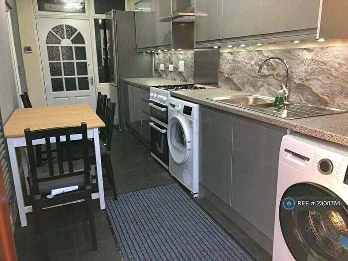 2 Bedroom Flat To Rent In East Ham, London, E6