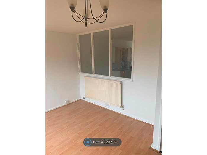 2 Bedroom Terraced House To Rent In Dulverton Square, Leeds, LS11