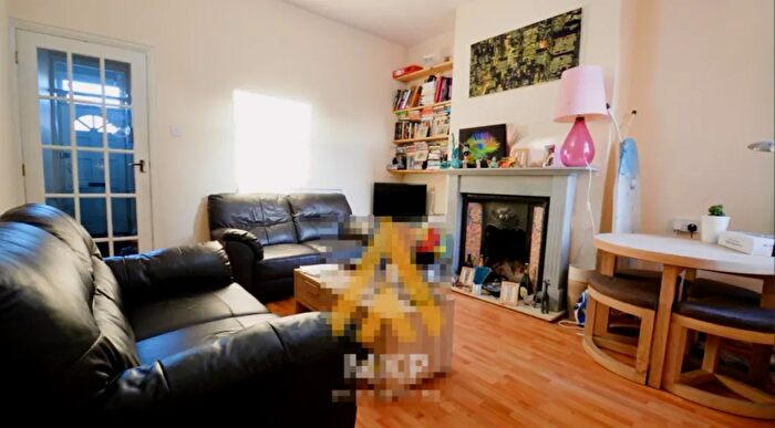 4 Bedroom Flat To Rent In Warwards Lane, Birmingham, B29