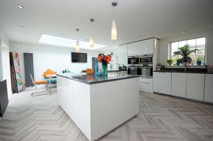 5 Bedroom Semi Detached House For Sale In Enfield, London, EN1