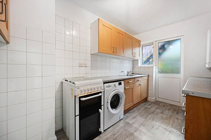 2 Bedroom Flat For Sale In Rosemont Court, Rosemont Road, Acton, W3