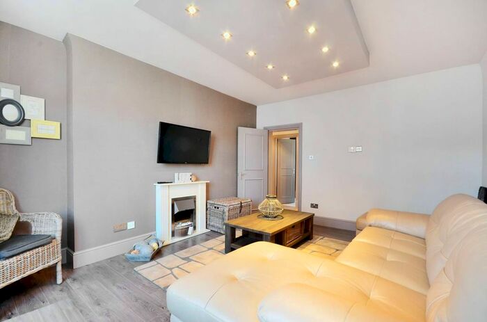2 Bedroom Flat To Rent In Harrowby Street, Marylebone, London, W1H