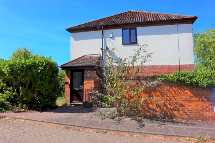2 Bedroom Semi-Detached House To Rent In Groundsel Close, Walnut Tree, Milton Keynes, MK7