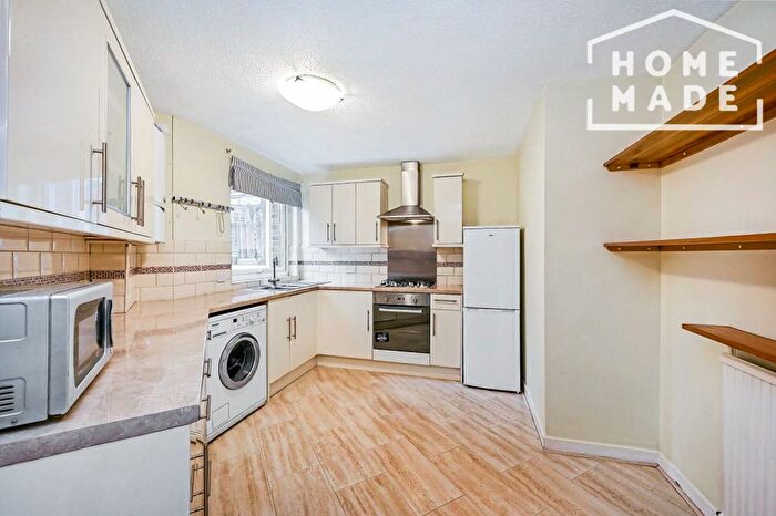 2 Bedroom Flat To Rent In Barrowgate Road, W4