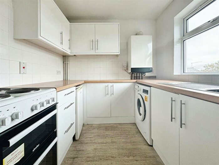 2 Bedroom Flat To Rent In High Street, Aveley, South Ockendon, RM15