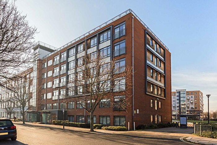 1 Bedroom Flat To Rent In Larden Road, London, W3