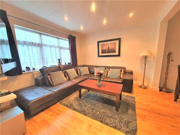 3 Bedroom Semi-Detached House To Rent In Park Lane, Hayes, UB4