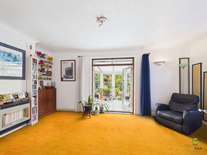 2 Bedroom Detached Bungalow For Sale In Little Heath Road, Bexleyheath, Kent, DA7