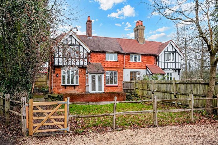 3 Bedroom Semi-detached House For Sale In Deans Lane, Nutfield, RH1