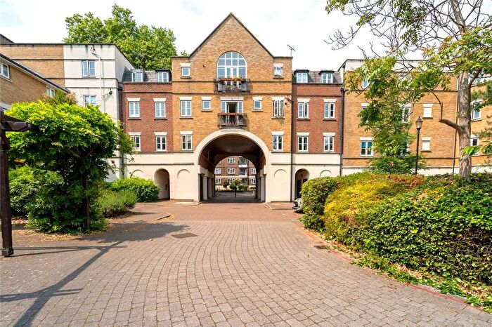 2 Bedroom Flat For Sale In Dudley Mews, London, SW2