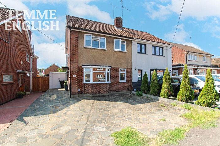 3 Bedroom Semi-Detached House For Sale In Buller Road, Basildon, SS15